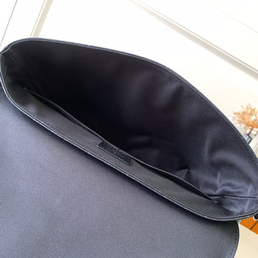 Louis Vuitton SAUMUR MESSENGER