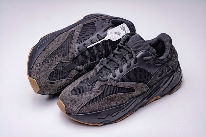YEEZY 700 ‘UTILITY BLACK’