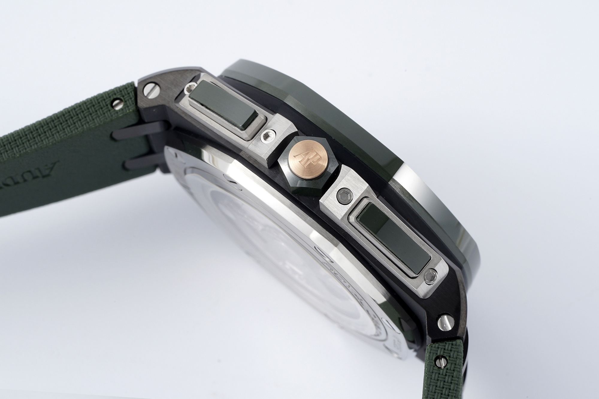 Royal Oak Offshore 44 mm, Green Ref. 26405CE.OO.A056CA.01