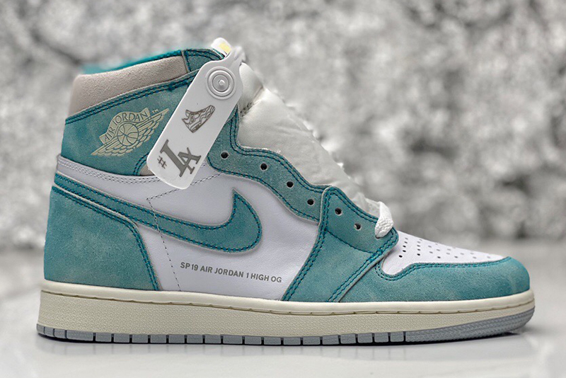 AIR JORDAN 1 RETRO HIGH OG “TURBO GREEN”