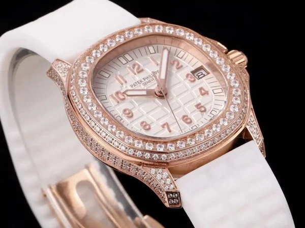 Aquanaut 5269/200R Luce Travel Time 38.8 mm,Gold