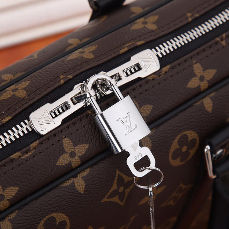 Louis Vuitton Porte-Documents Voyage PM