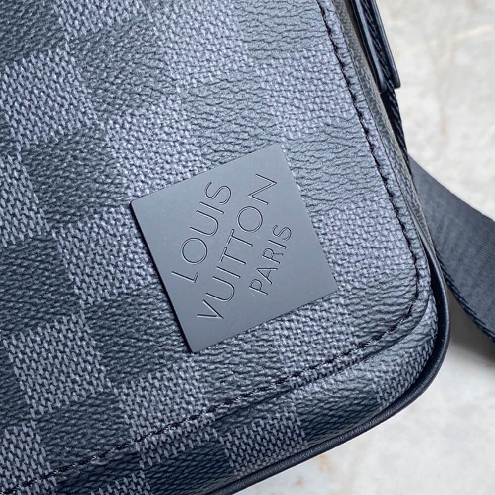 Louis Vuitton DISTRICT PM