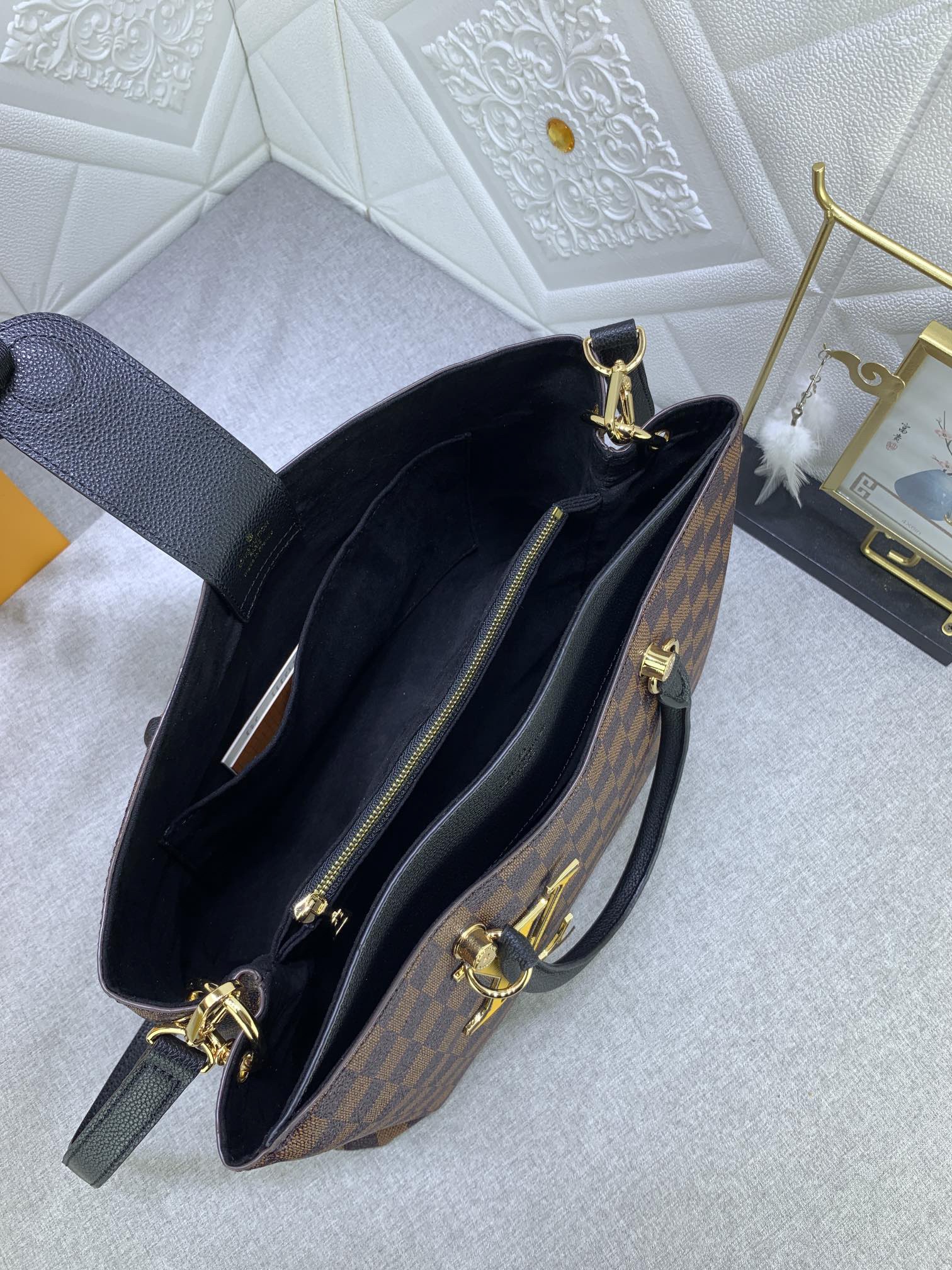 Louis Vuitton RIVERSIDE