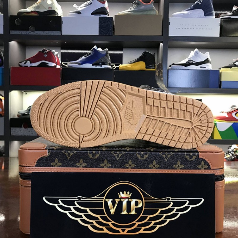 OFF-WHITE X AIR JORDAN 1 CUSTOMS 554724-555