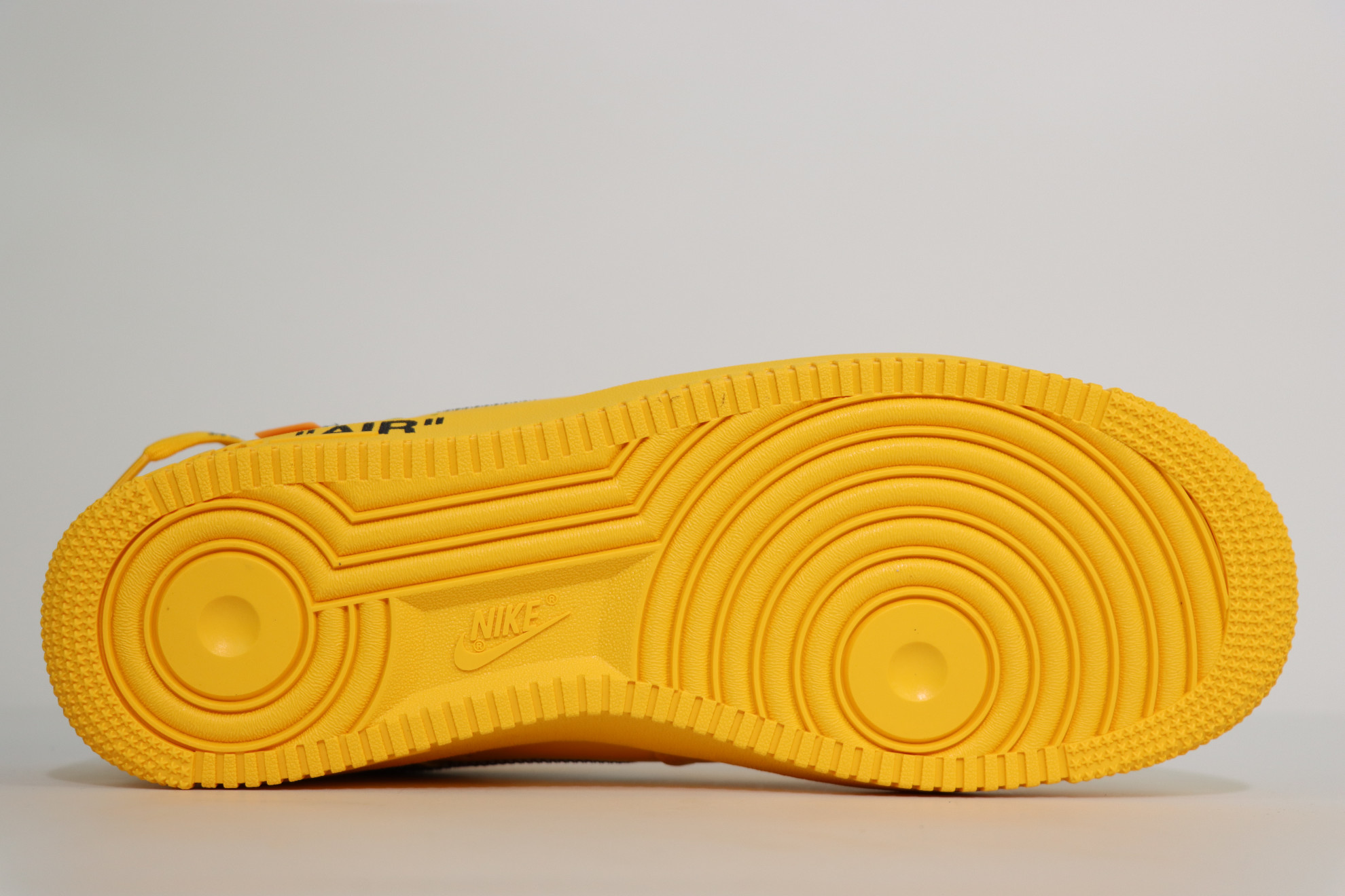 Off-White x Nk Air Force 1 “University Gold”
