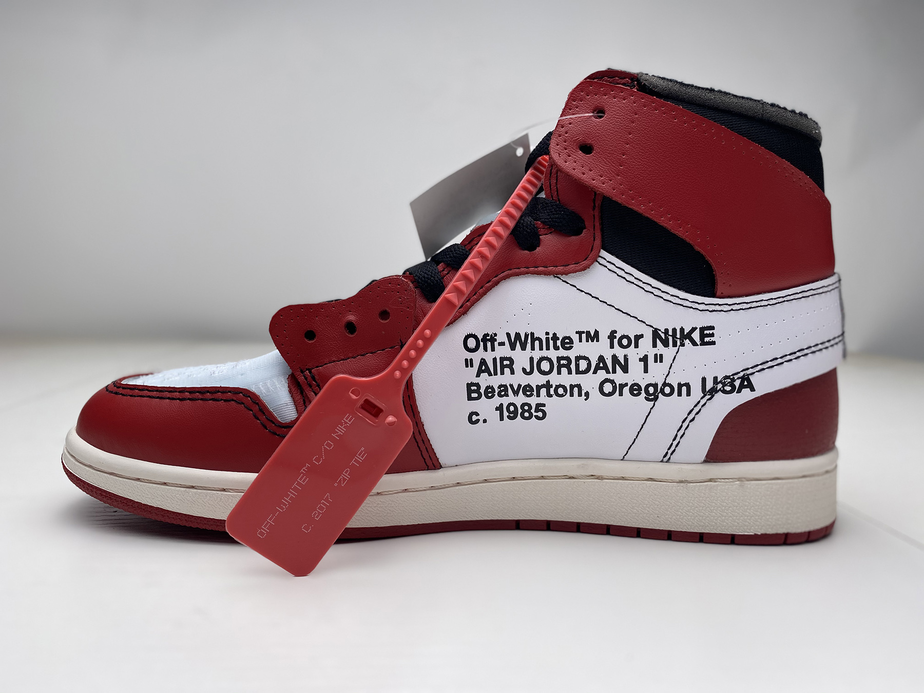 OFF-WHITE x AIR JORDAN 1 CHICAGO