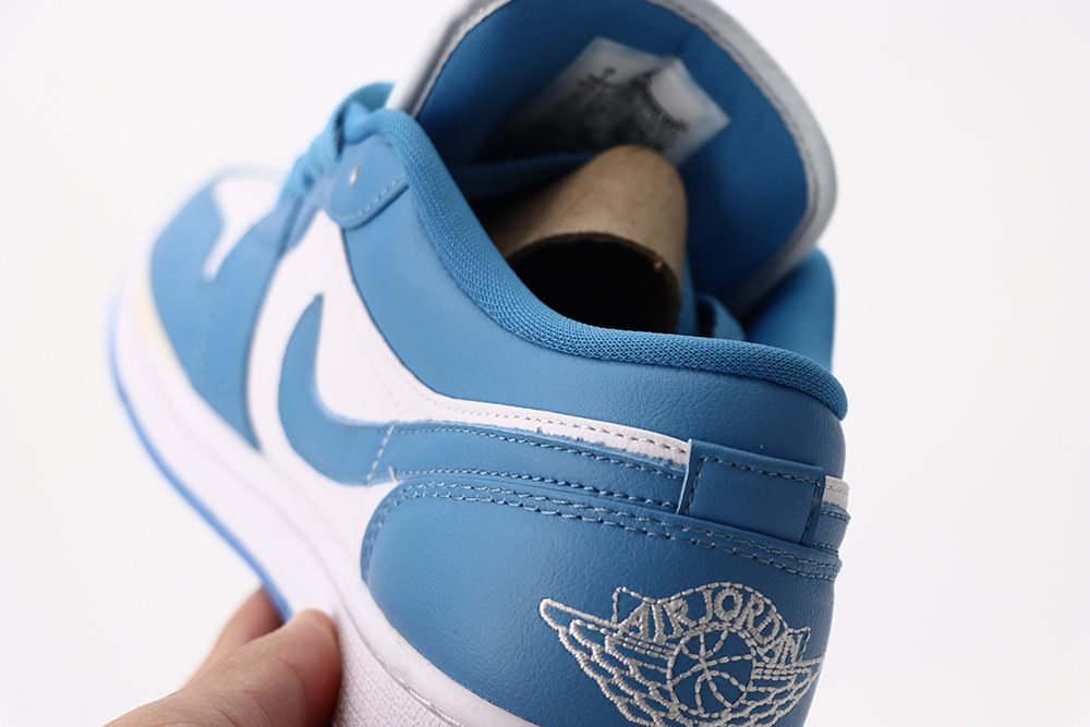 AIR JORDAN 1 LOW “UNC”
