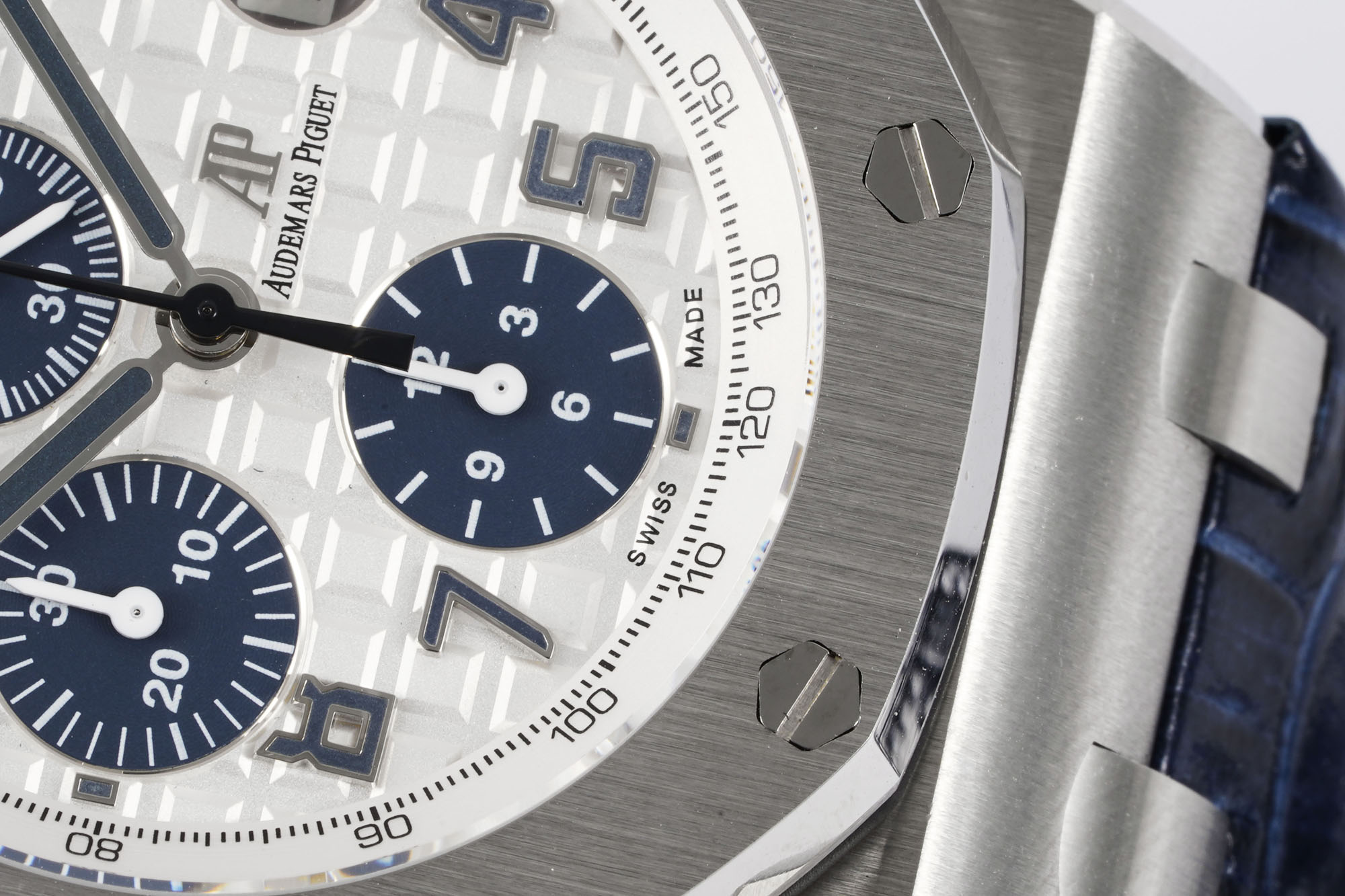 Royal Oak Offshore 42 mm, White Ref. 26170ST.OO.D305CR.01