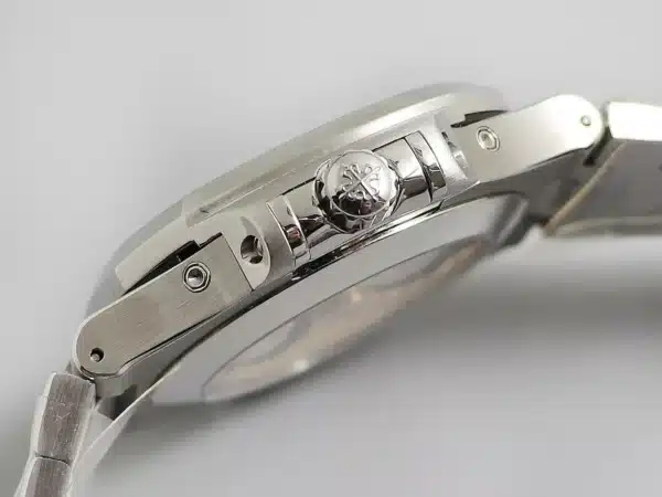 Nautilus 5726/1A-014 Annual Calendar, Moon phases 40.5 mm,Steel