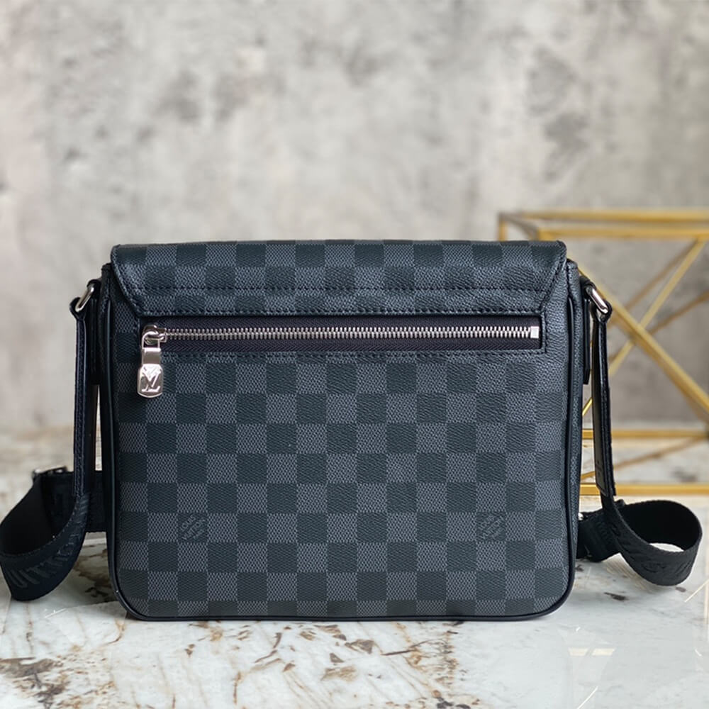 Louis Vuitton DISTRICT PM