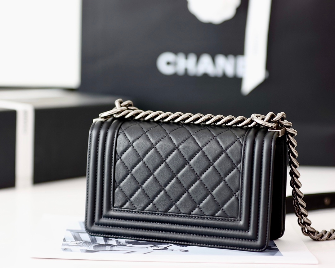 Chanel BOY CHANEL HANDBAG ( 4A )