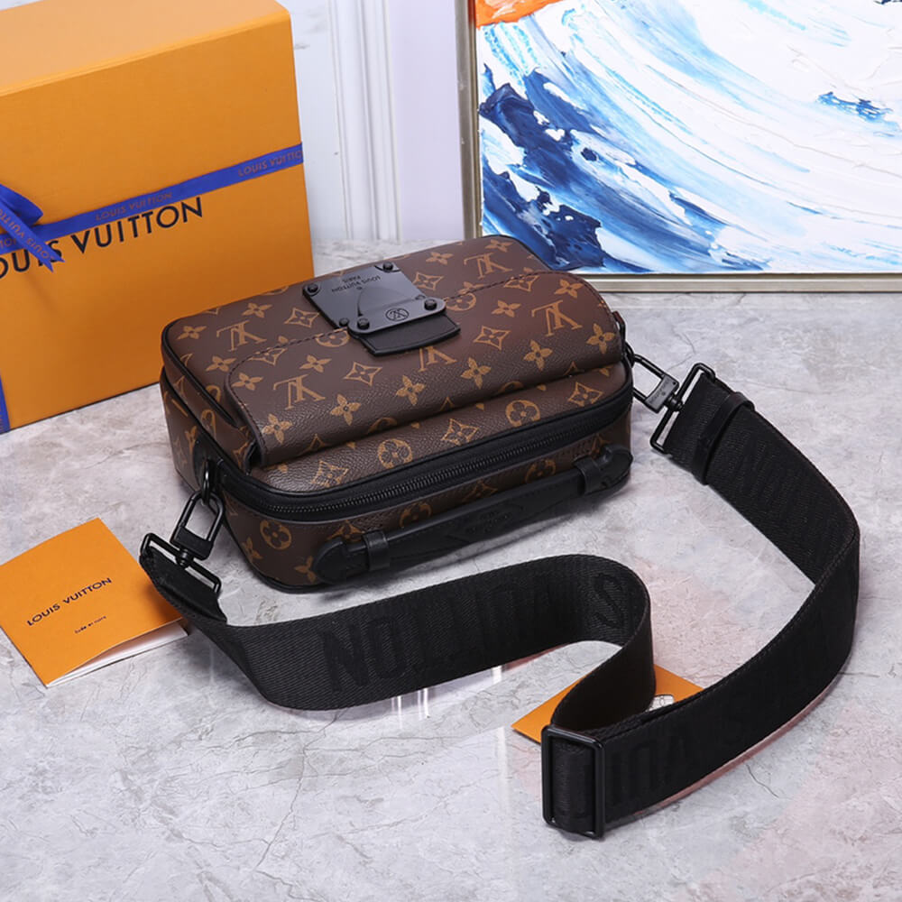 Louis Vuitton S LOCK MESSENGER