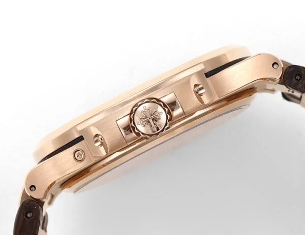 Nautilus 5712R-001 Moon phases. 40 mm,Rose gold