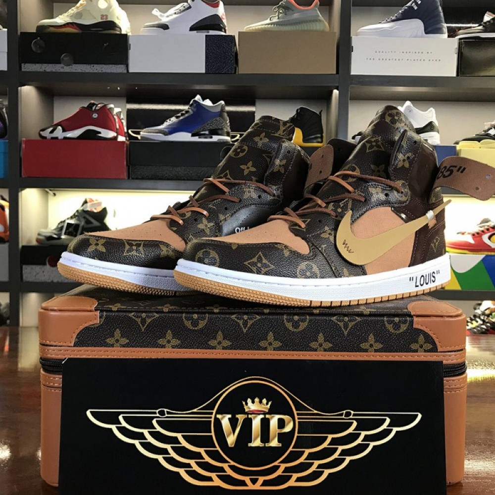 OFF-WHITE X AIR JORDAN 1 CUSTOMS 554724-555