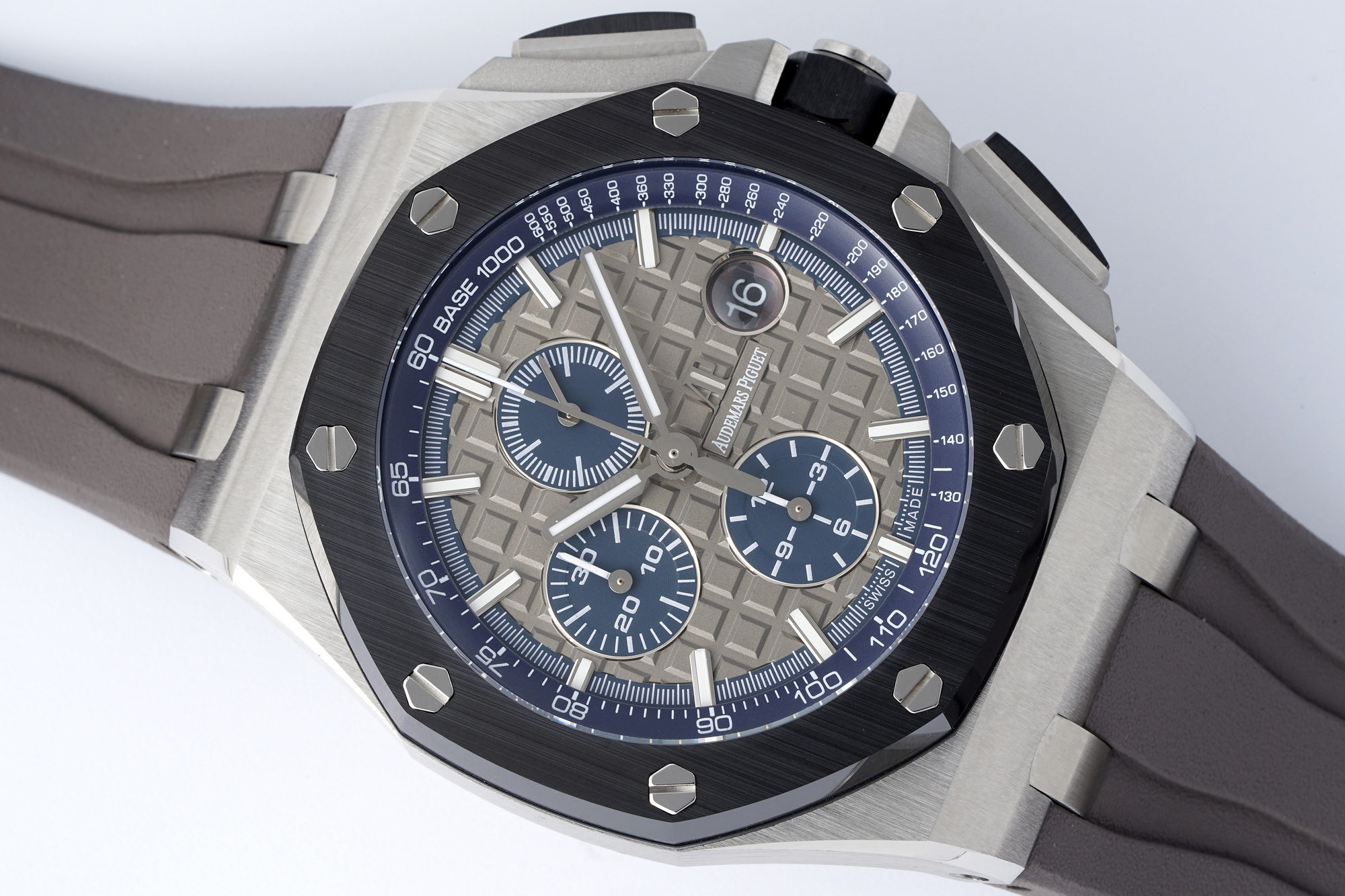 Royal Oak Offshore 44 mm, Grey Ref. 26400IO.OO.A004CA.02
