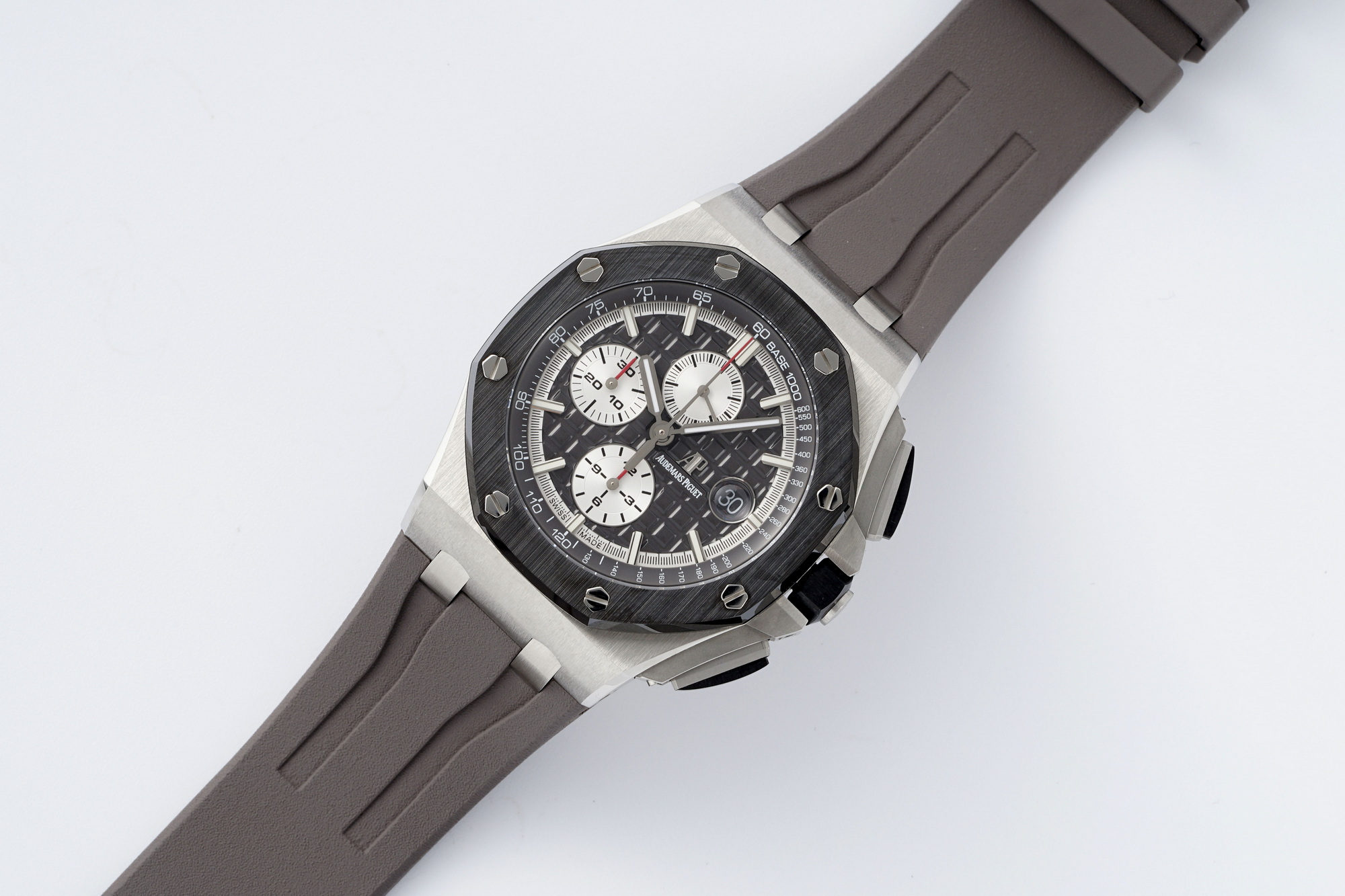 Royal Oak Offshore 44 mm, Grey Ref. 26400IO.OO.A004CA.01