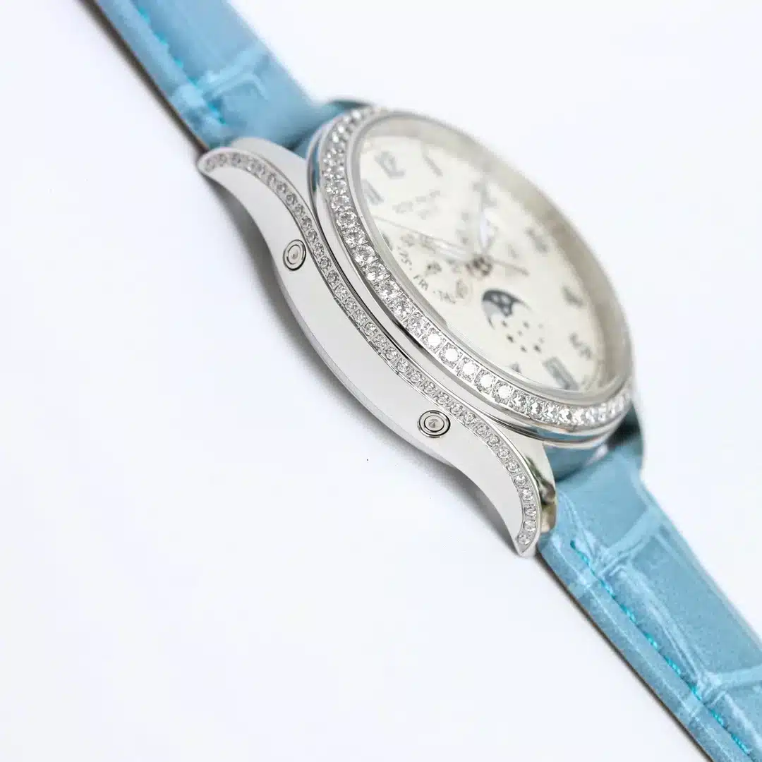 Complications 4947R ANNUAL CALENDAR, MOON PHASES.  38 mm,Steel,