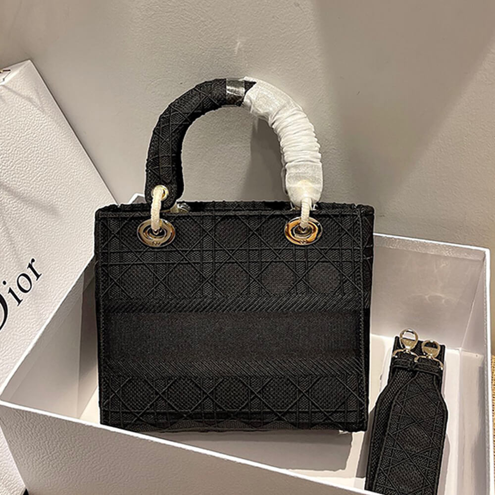 Dior DIOR MEDIUM LADY D-LITE BAG