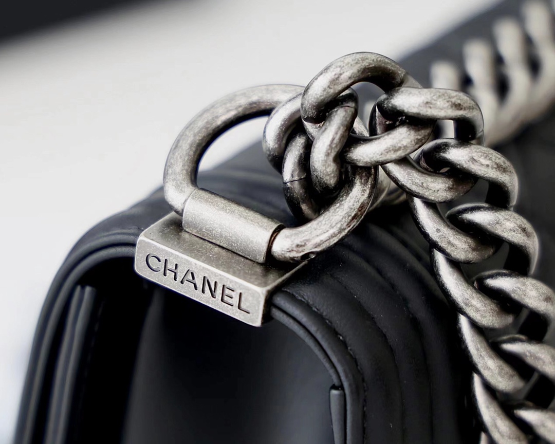 Chanel BOY CHANEL HANDBAG ( 4A )