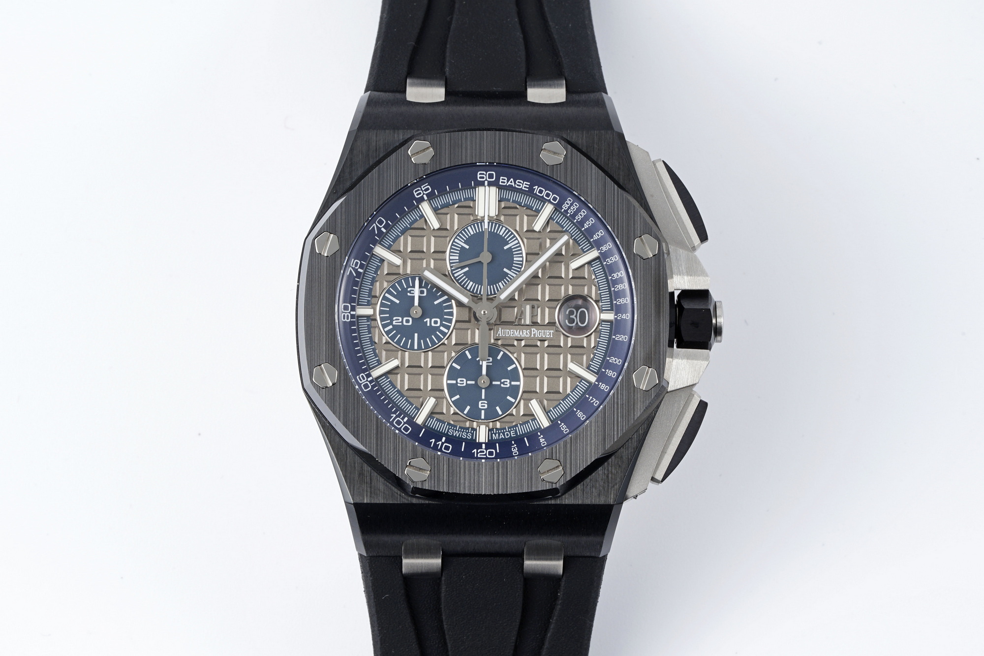 Royal Oak Offshore 44 mm, Grey Ref. 26405CG.OO.A004CA.01