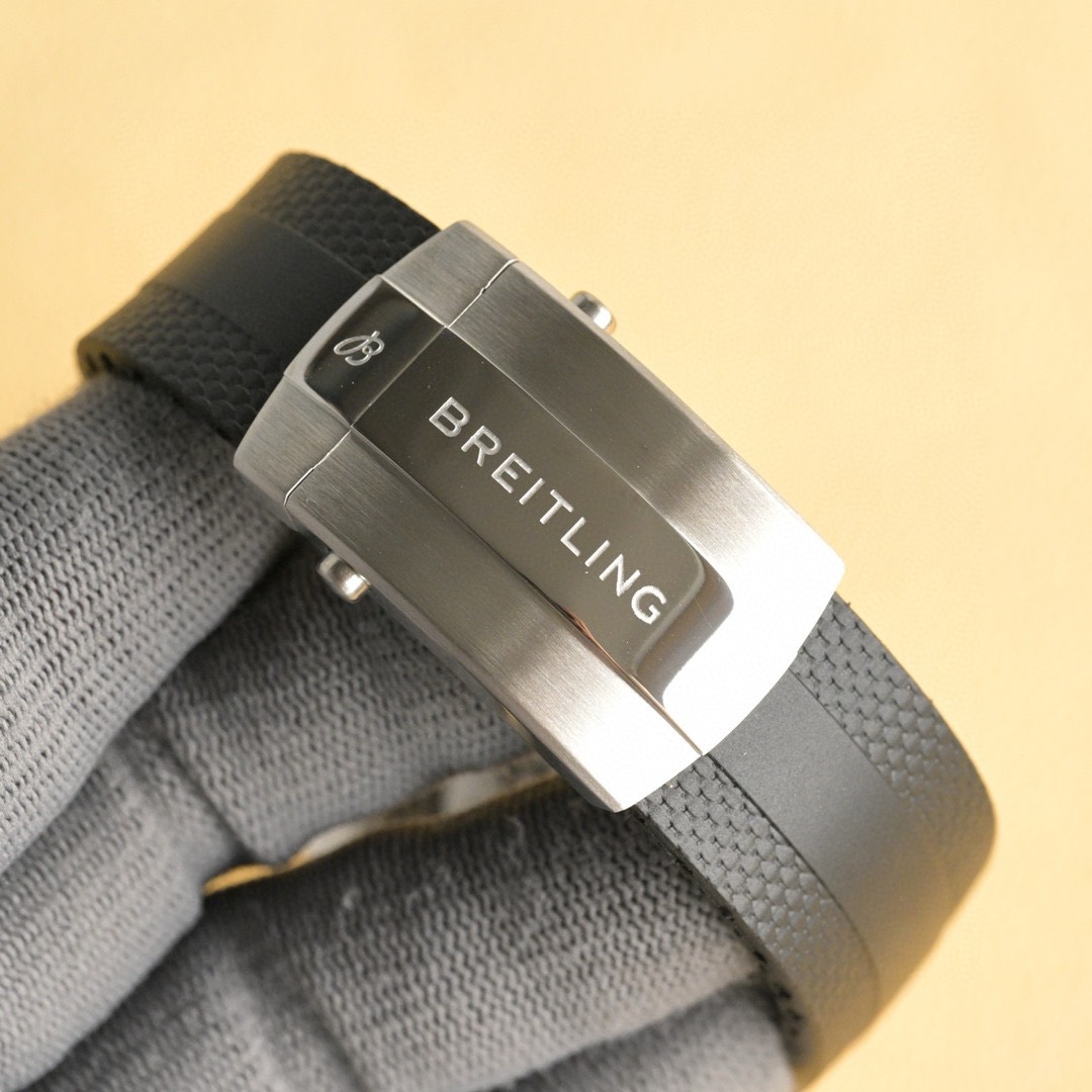 Breitling Superocean R17375211B1S1