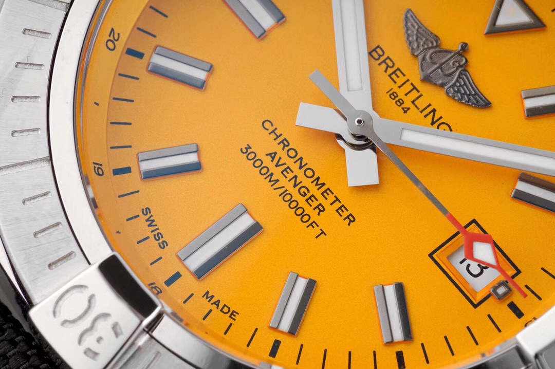 Breitling Avenger A173283A1I1X1