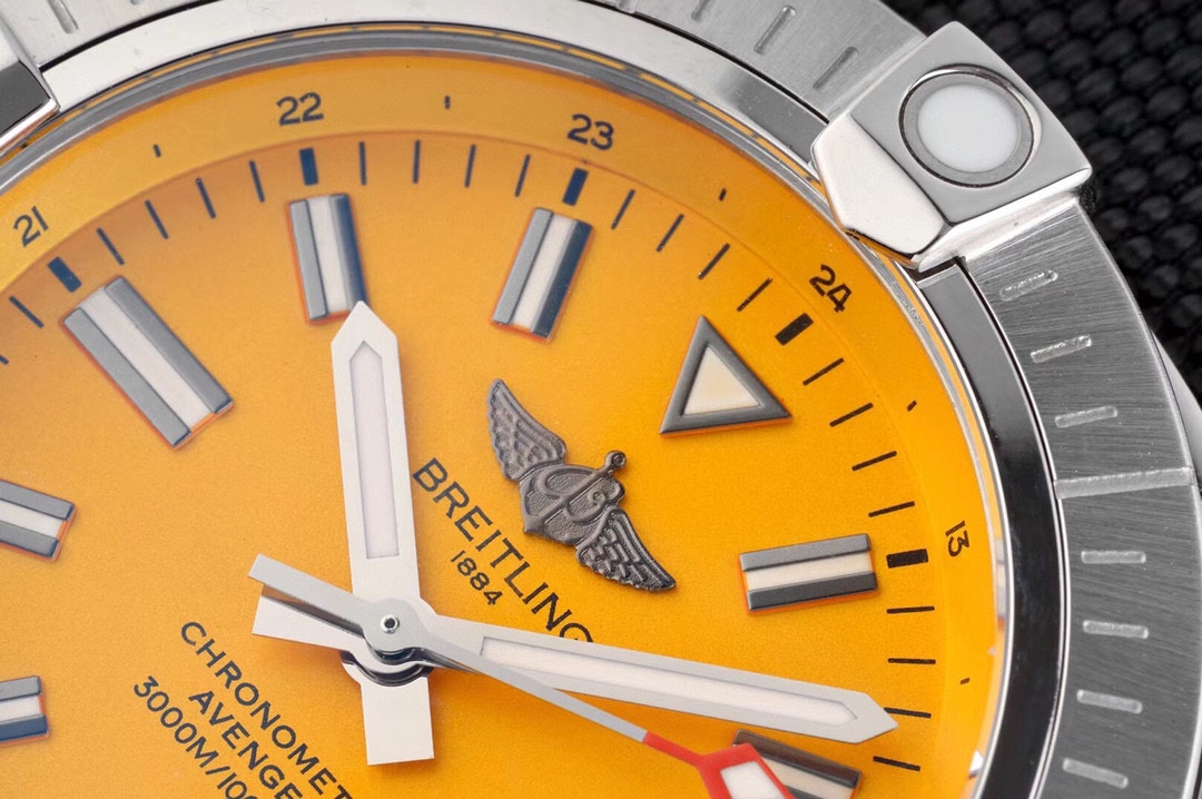 Breitling Avenger A173283A1I1X1