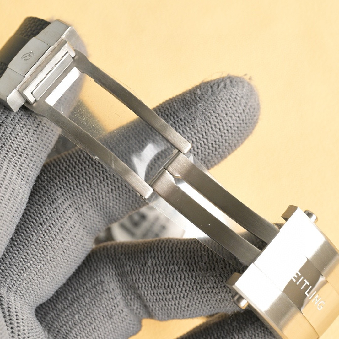 Breitling Superocean R17375211B1S1