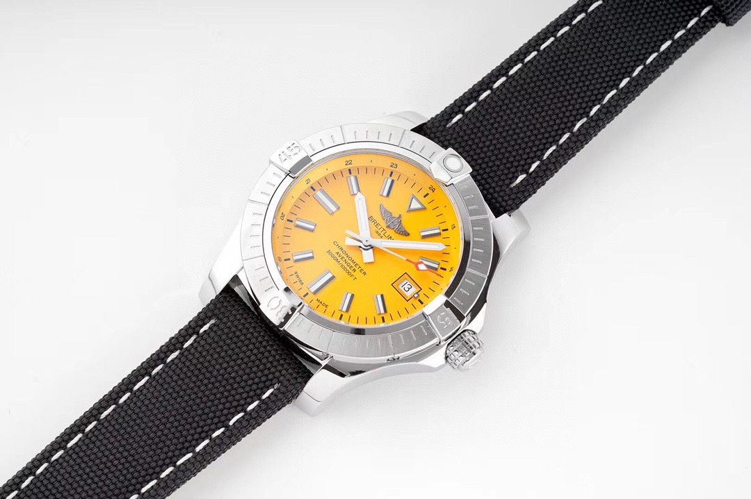 Breitling Avenger A173283A1I1X1