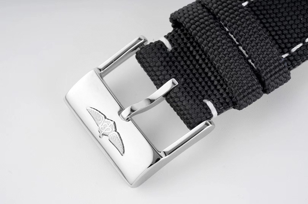 Breitling Avenger A173283A1I1X1