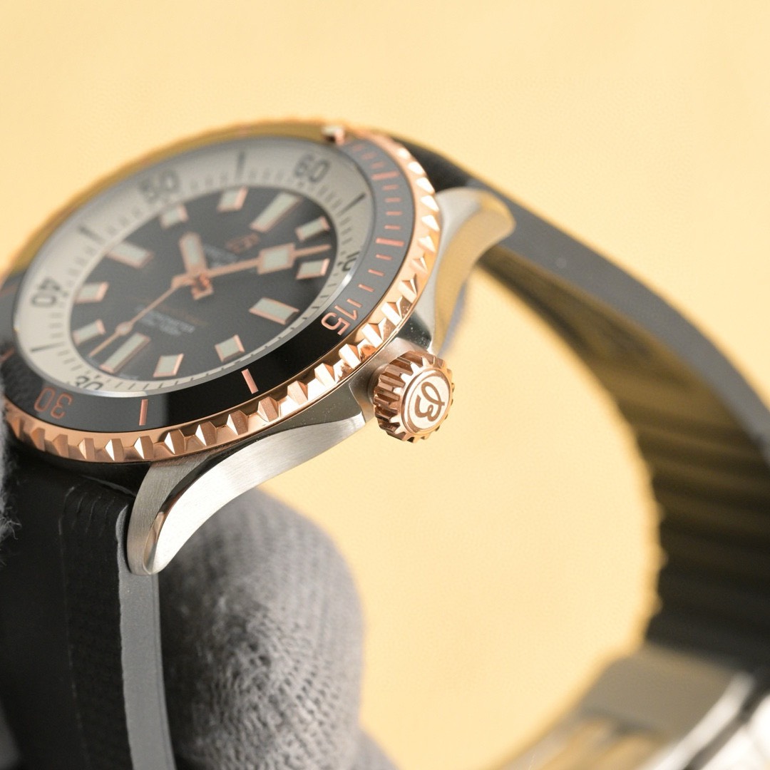 Breitling Superocean R17375211B1S1