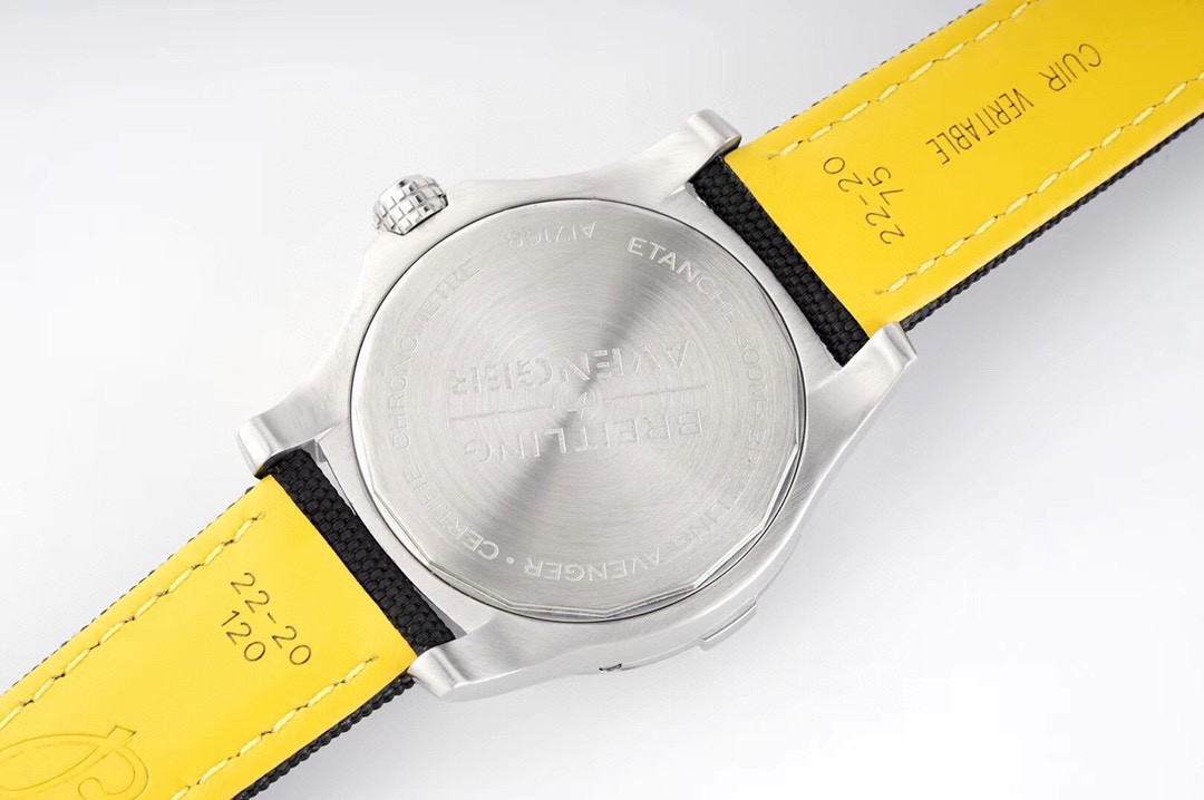 Breitling Avenger A173283A1I1X1