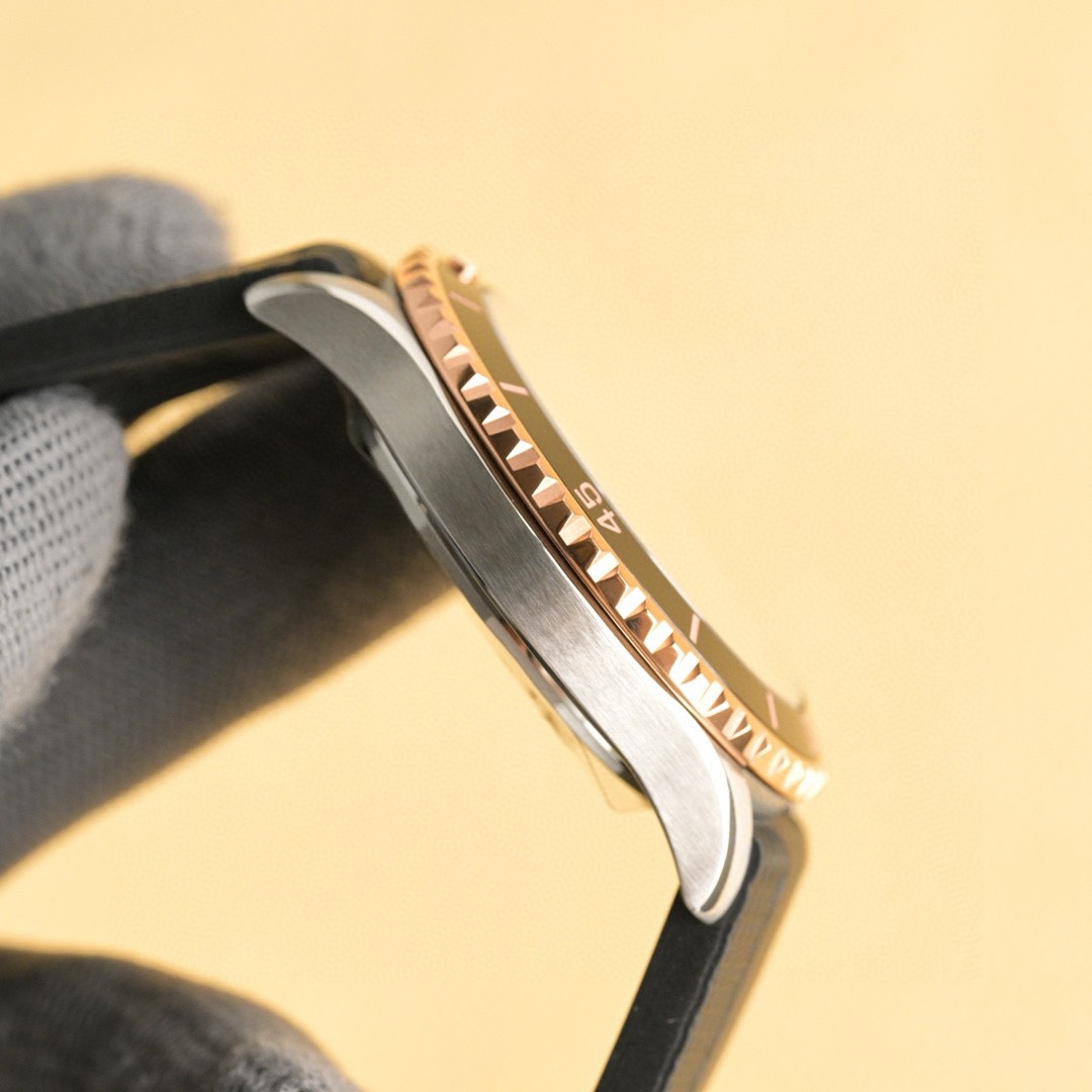 Breitling Superocean R17375211B1S1