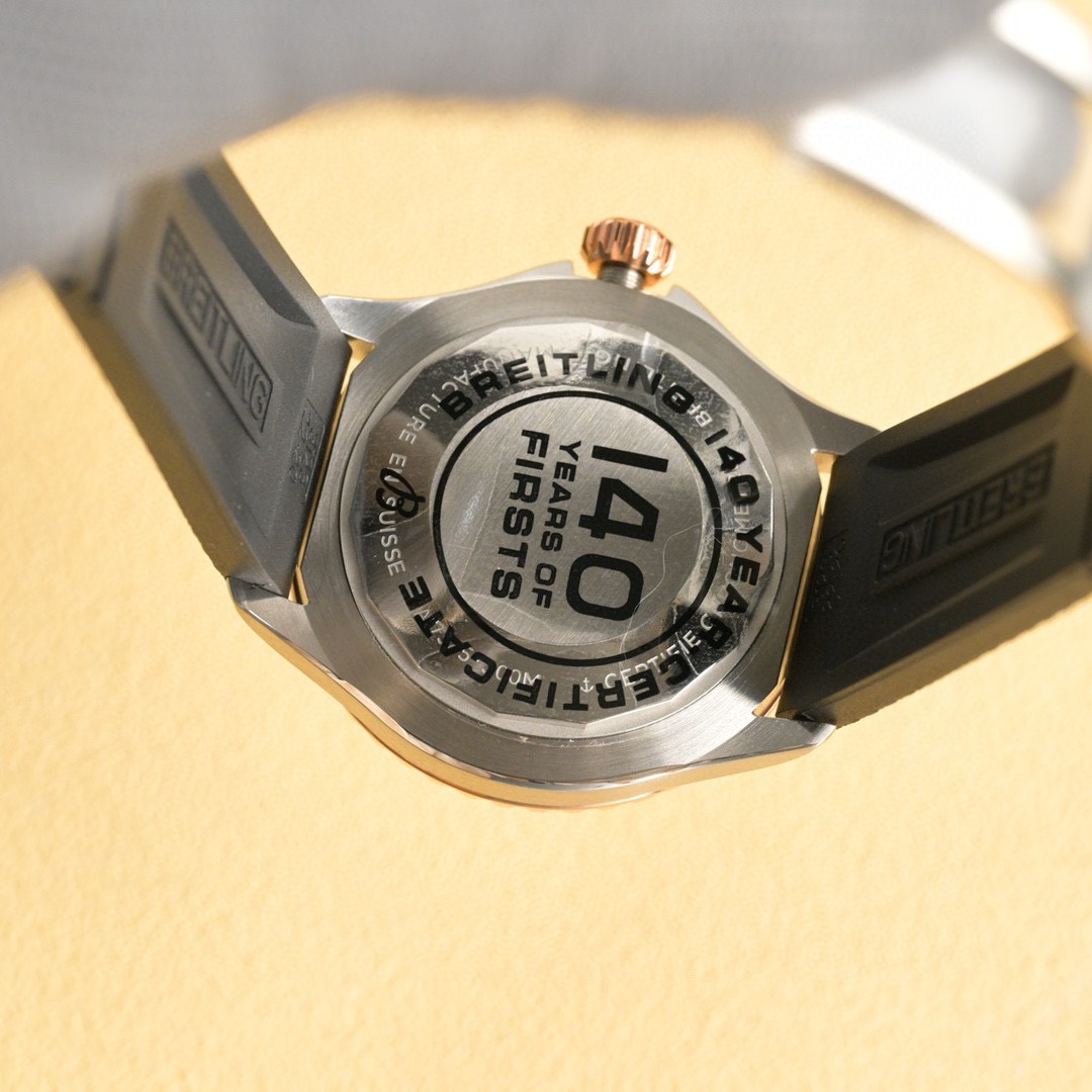 Breitling Superocean R17375211B1S1