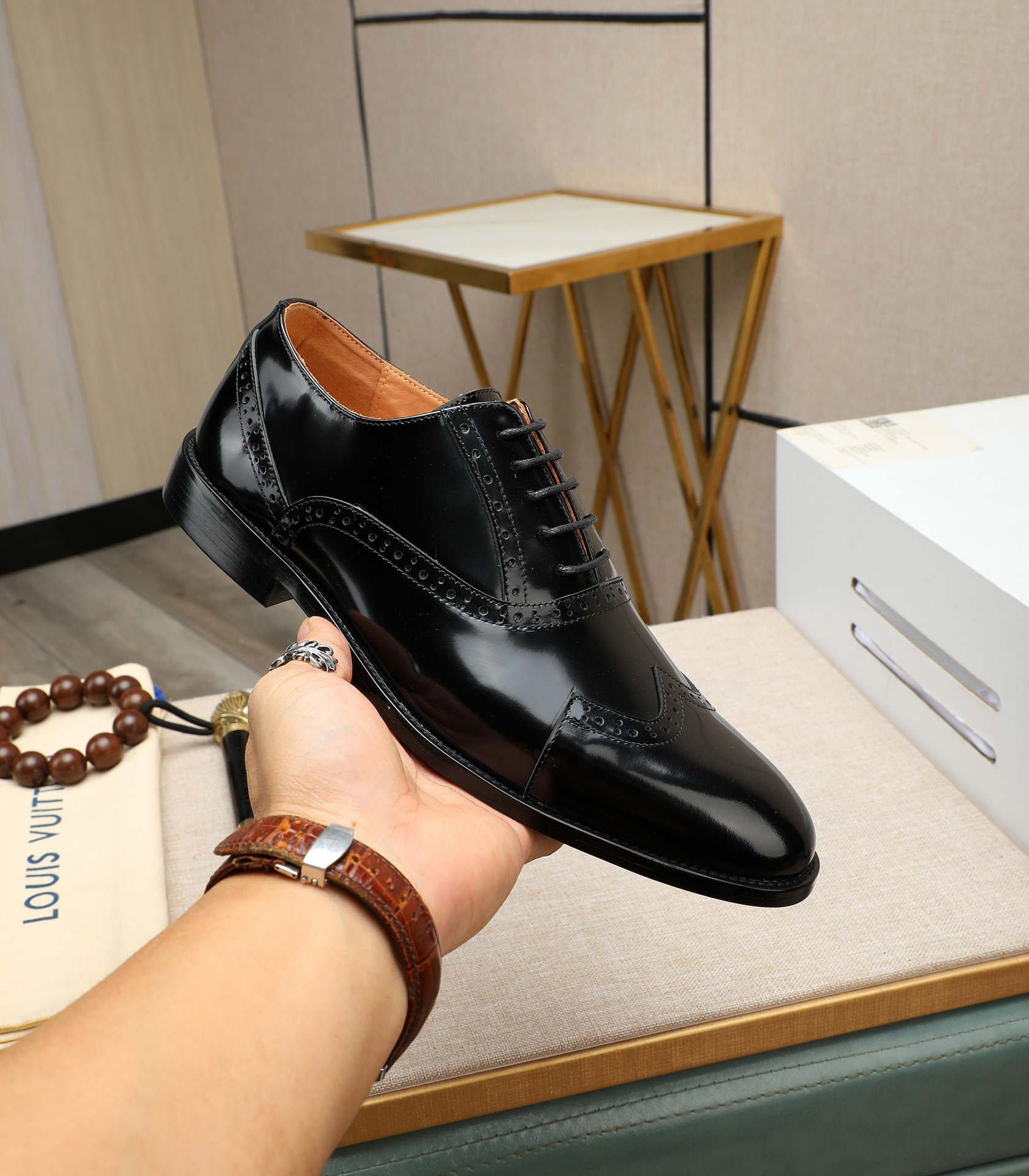 LV men's leather shoes-7