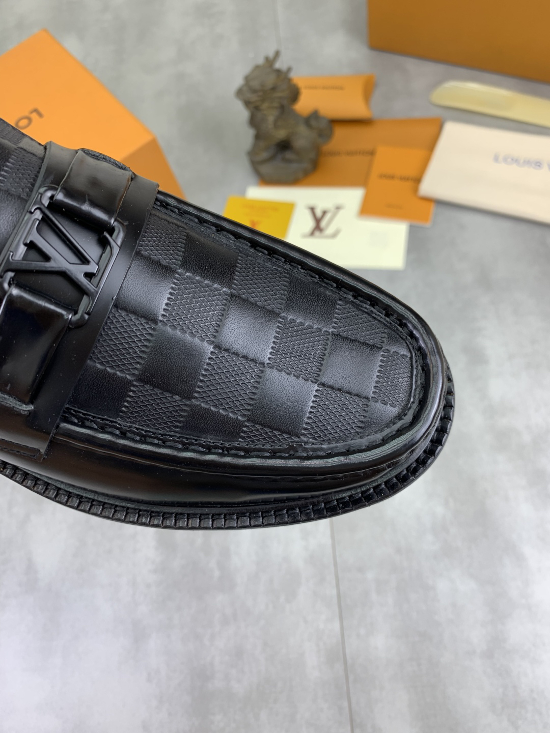 LV men's leather shoes-10