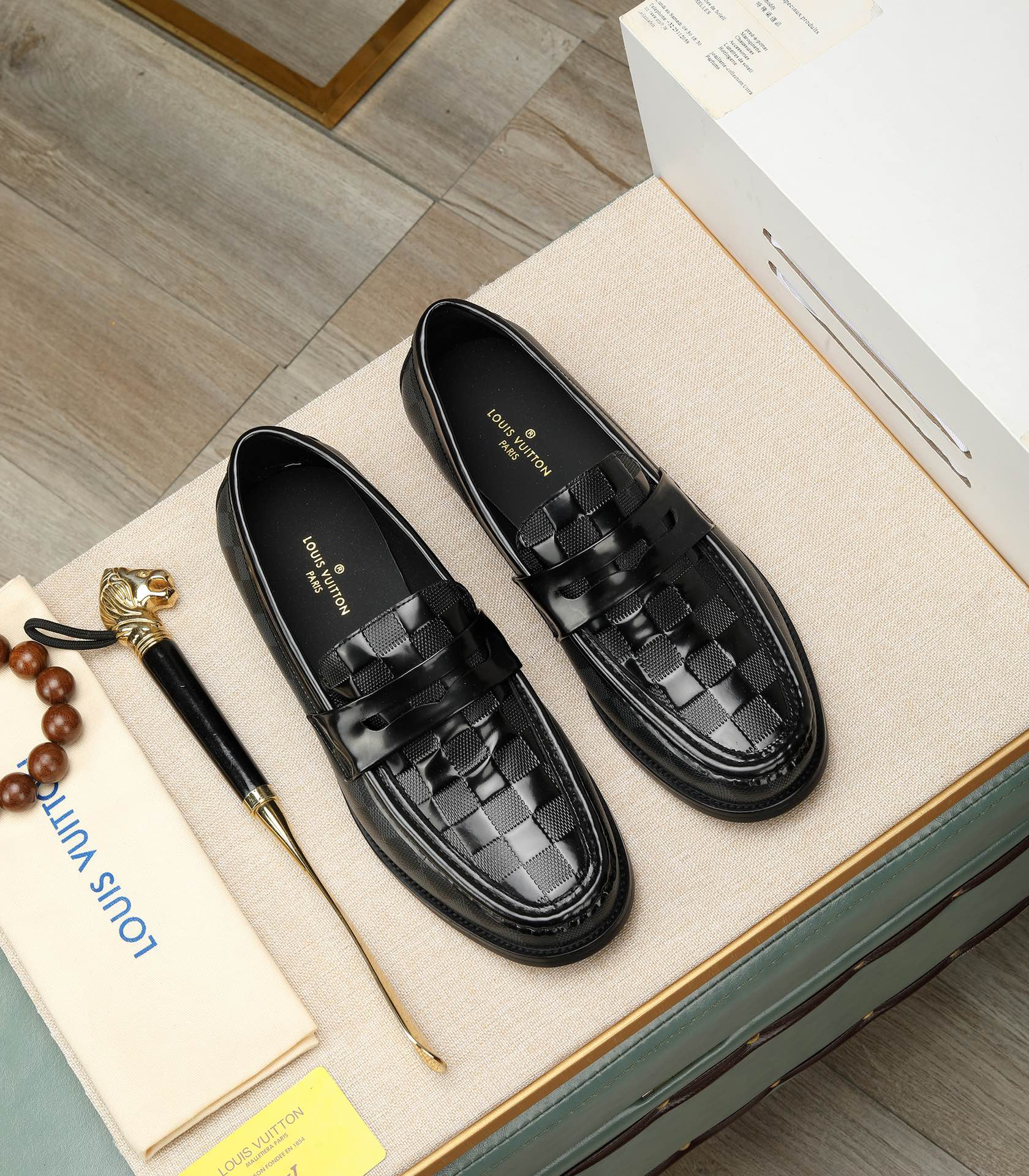 LV men's leather shoes-27