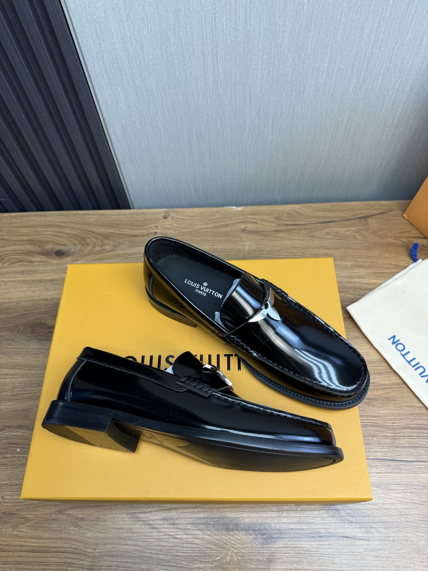 LV men's leather shoes-60