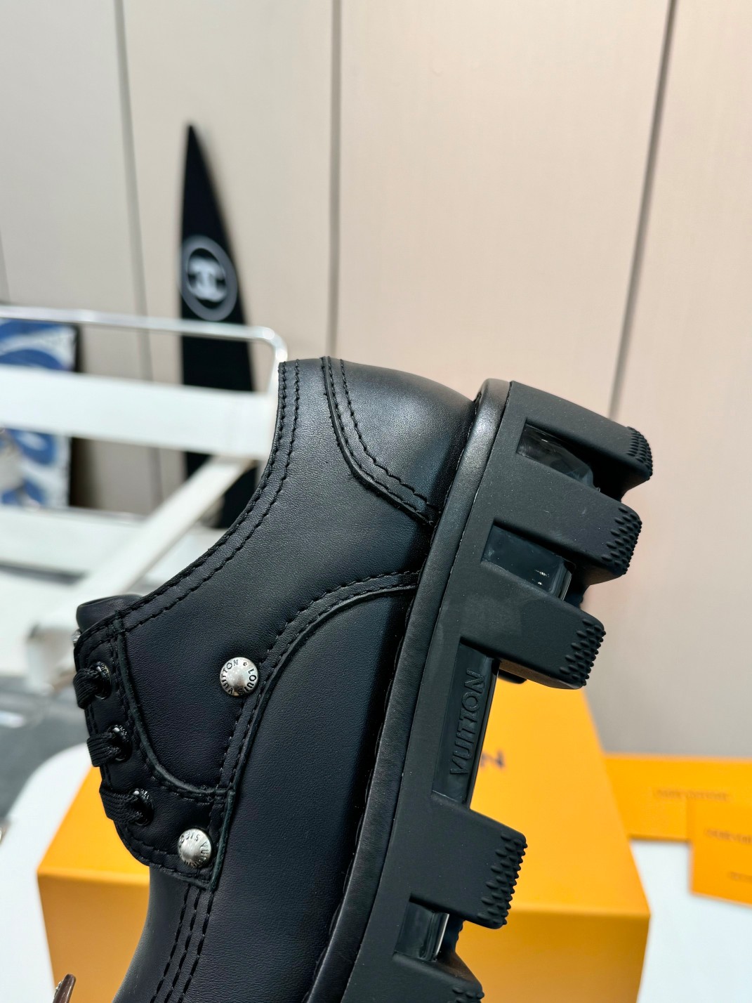 LV women's leather shoes-20