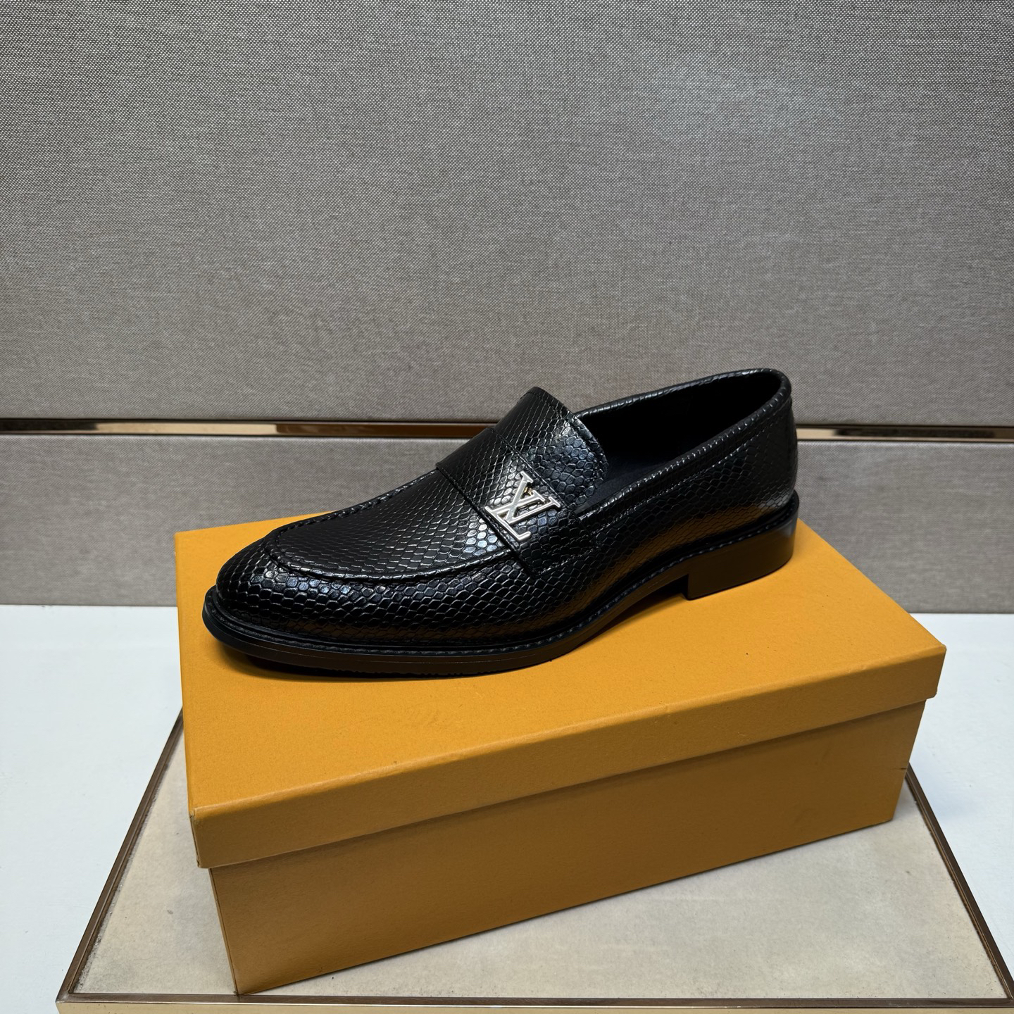 LV men's leather shoes-58