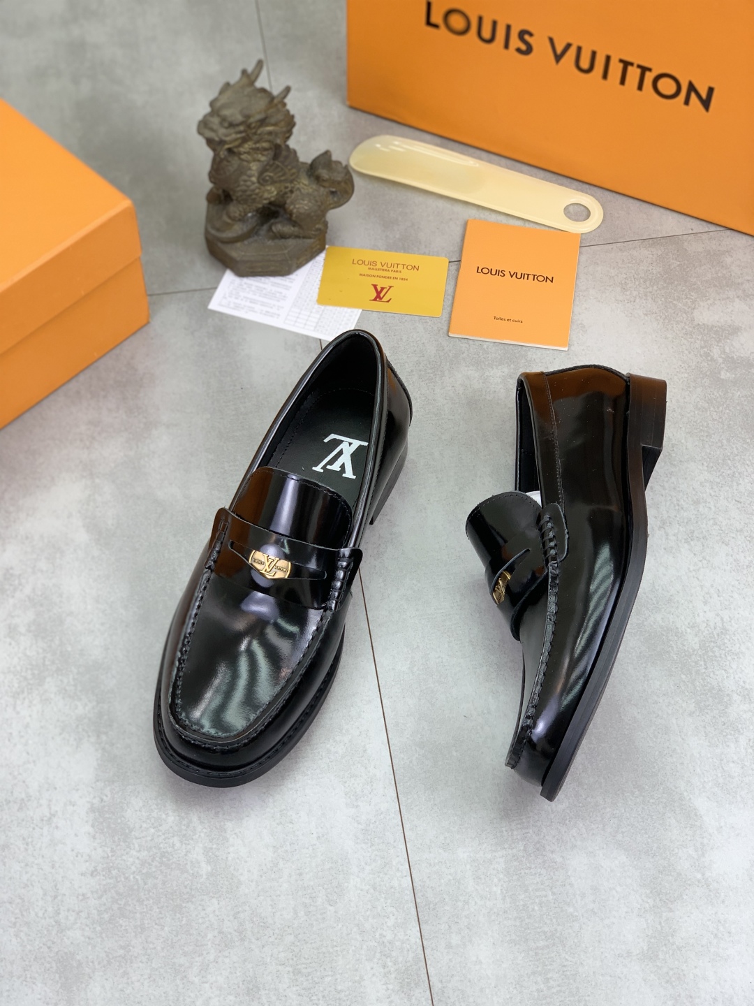 LV men's leather shoes-61