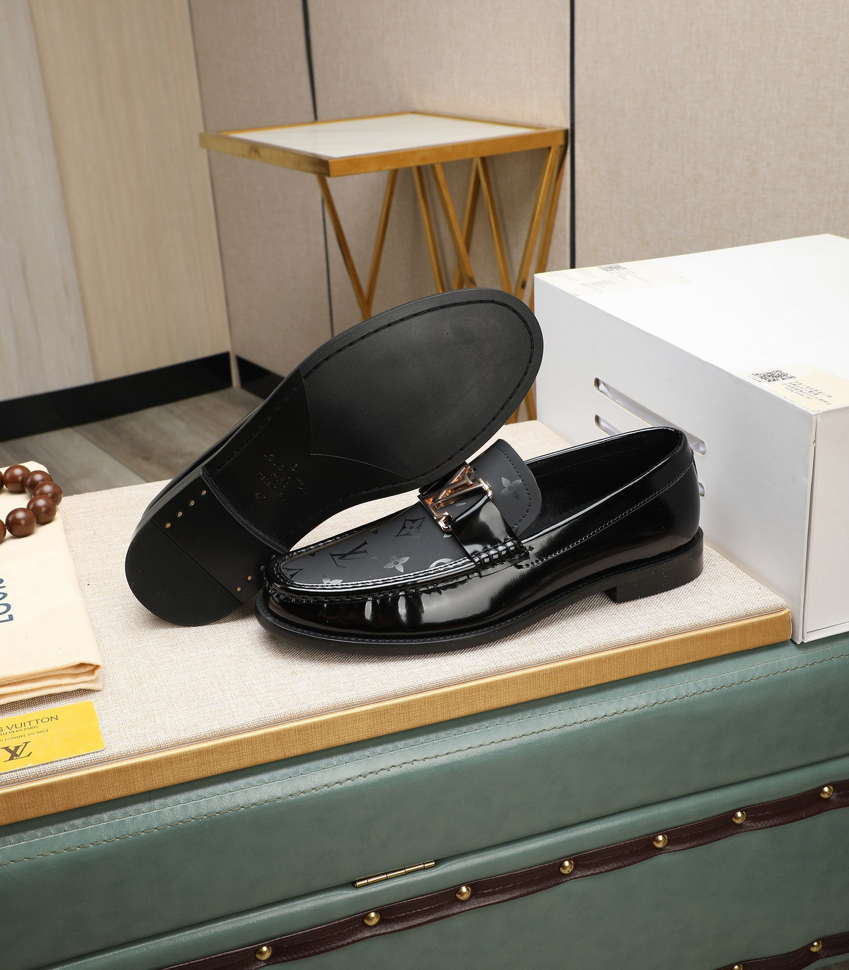 LV men's leather shoes-25