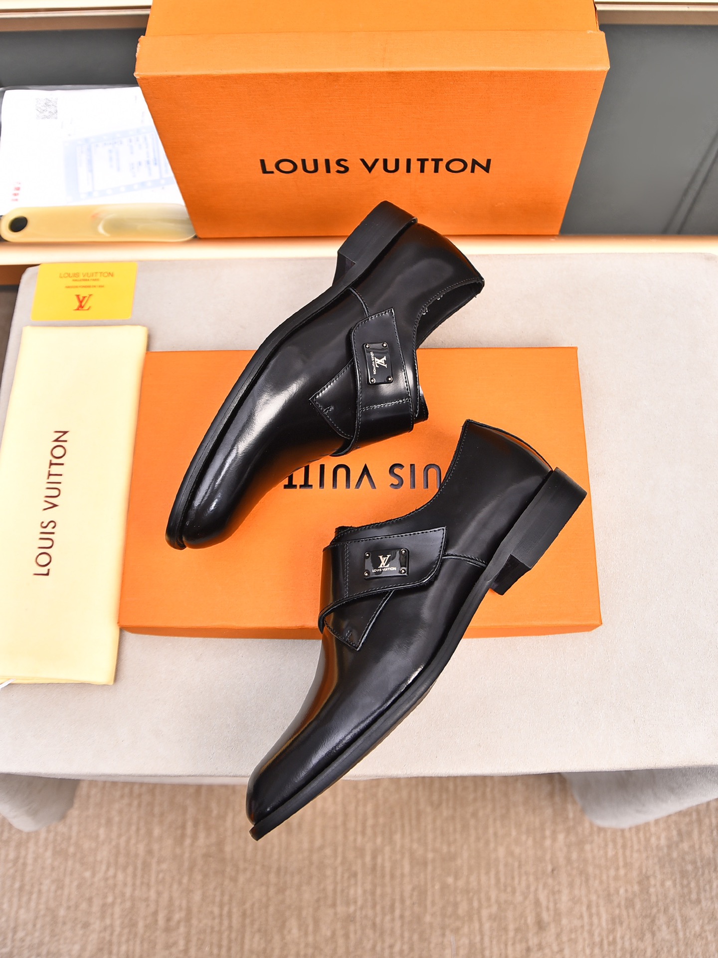 LV men's leather shoes-12