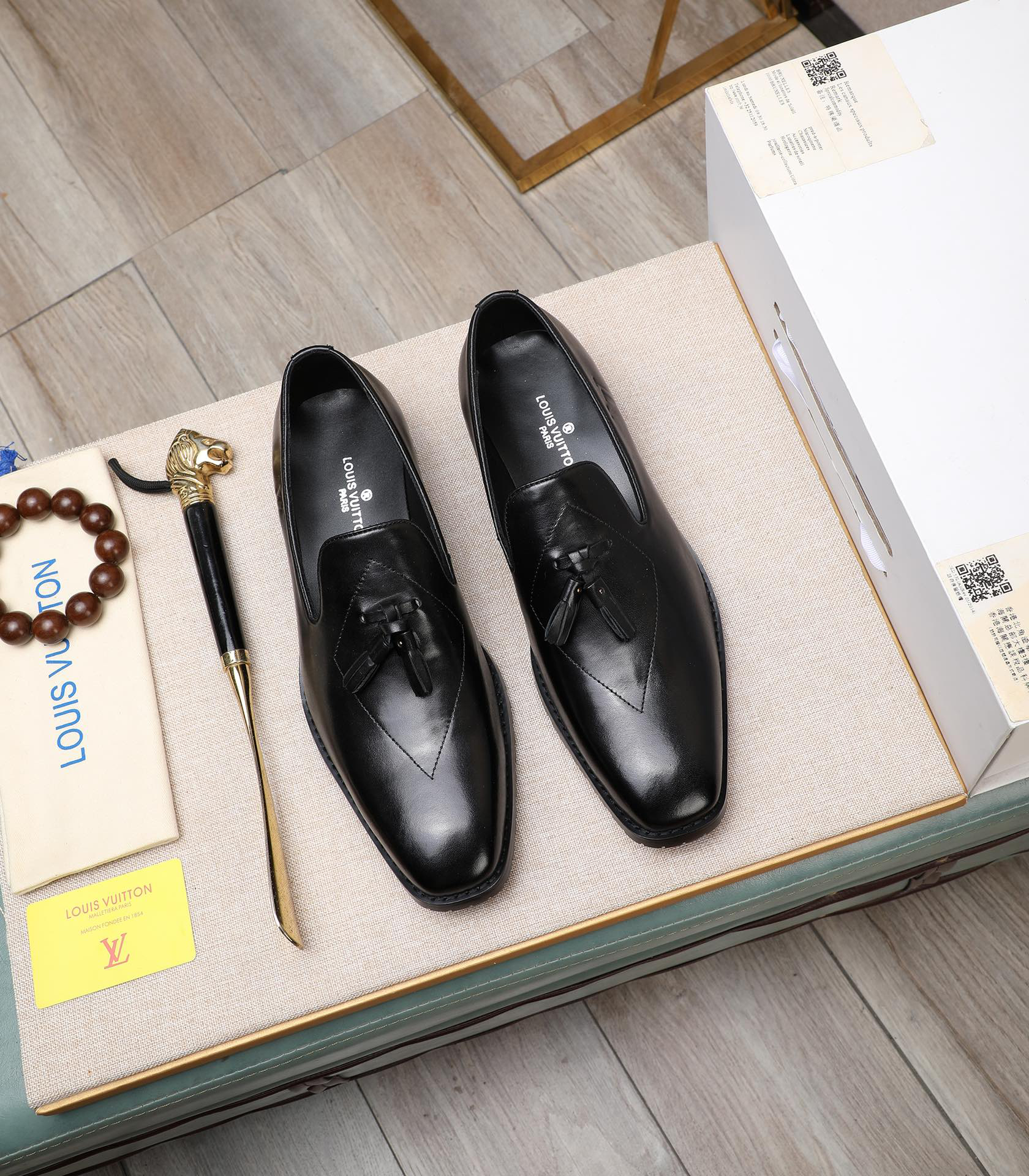 LV men's leather shoes-28