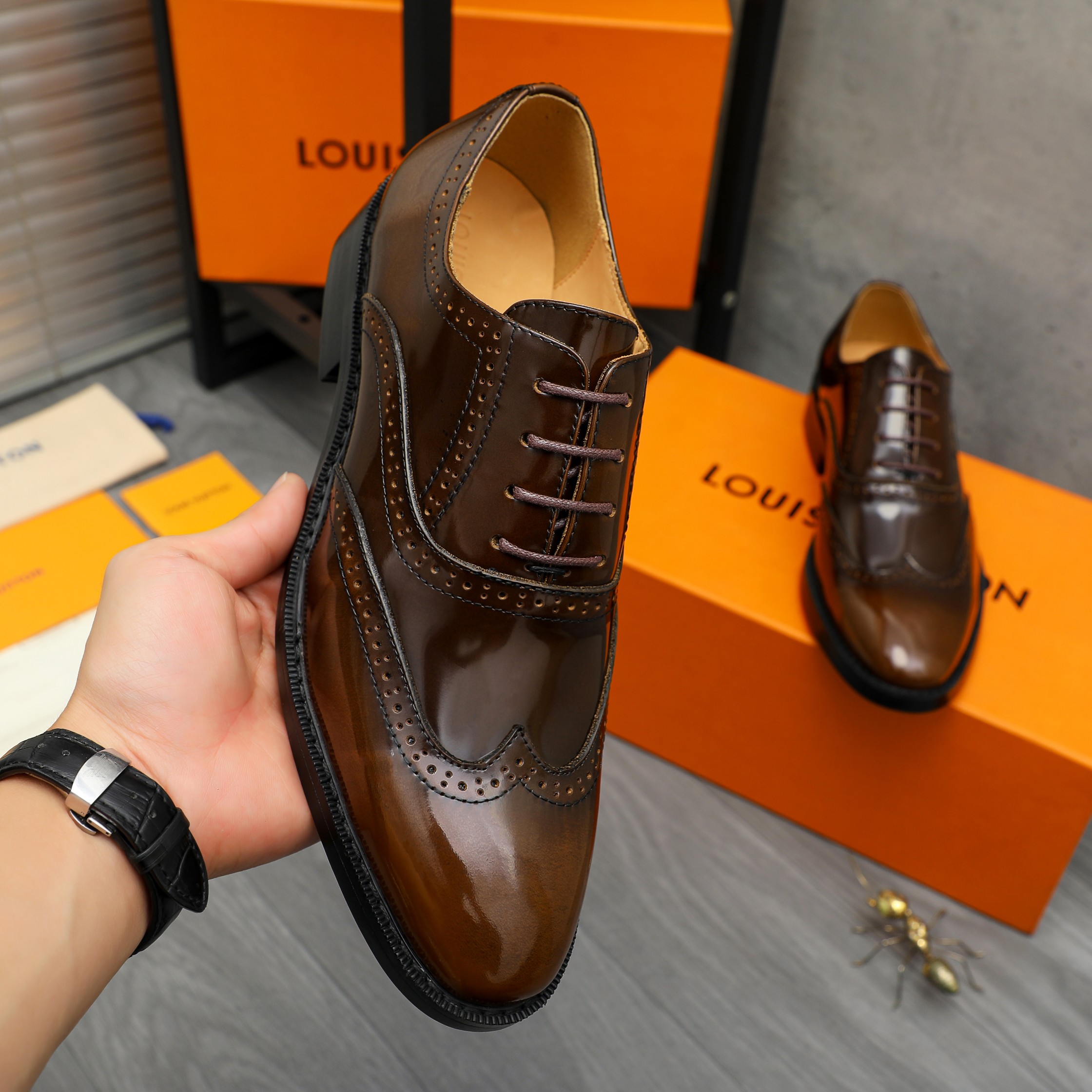 LV men's leather shoes-2