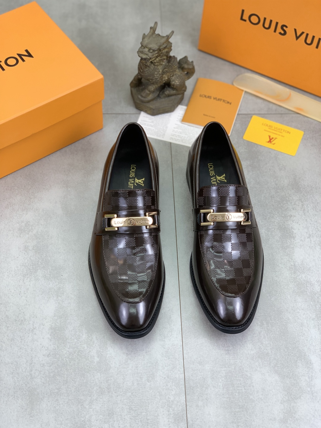LV men's leather shoes-19