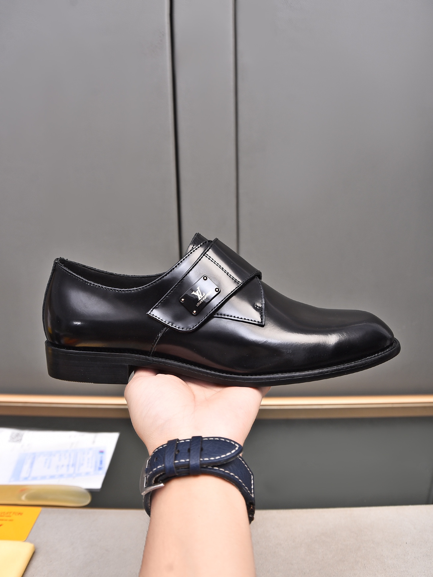 LV men's leather shoes-12