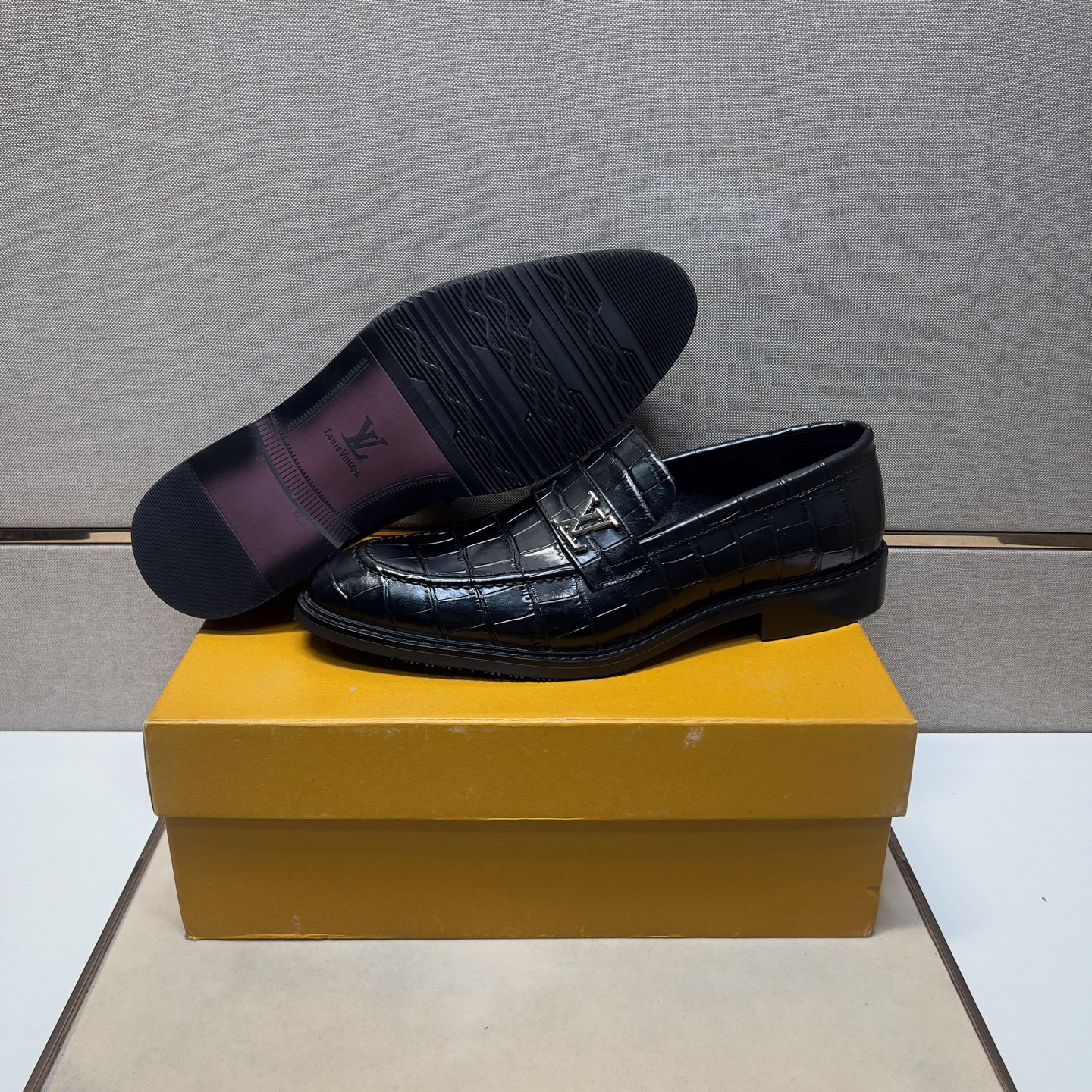 LV men's leather shoes-35