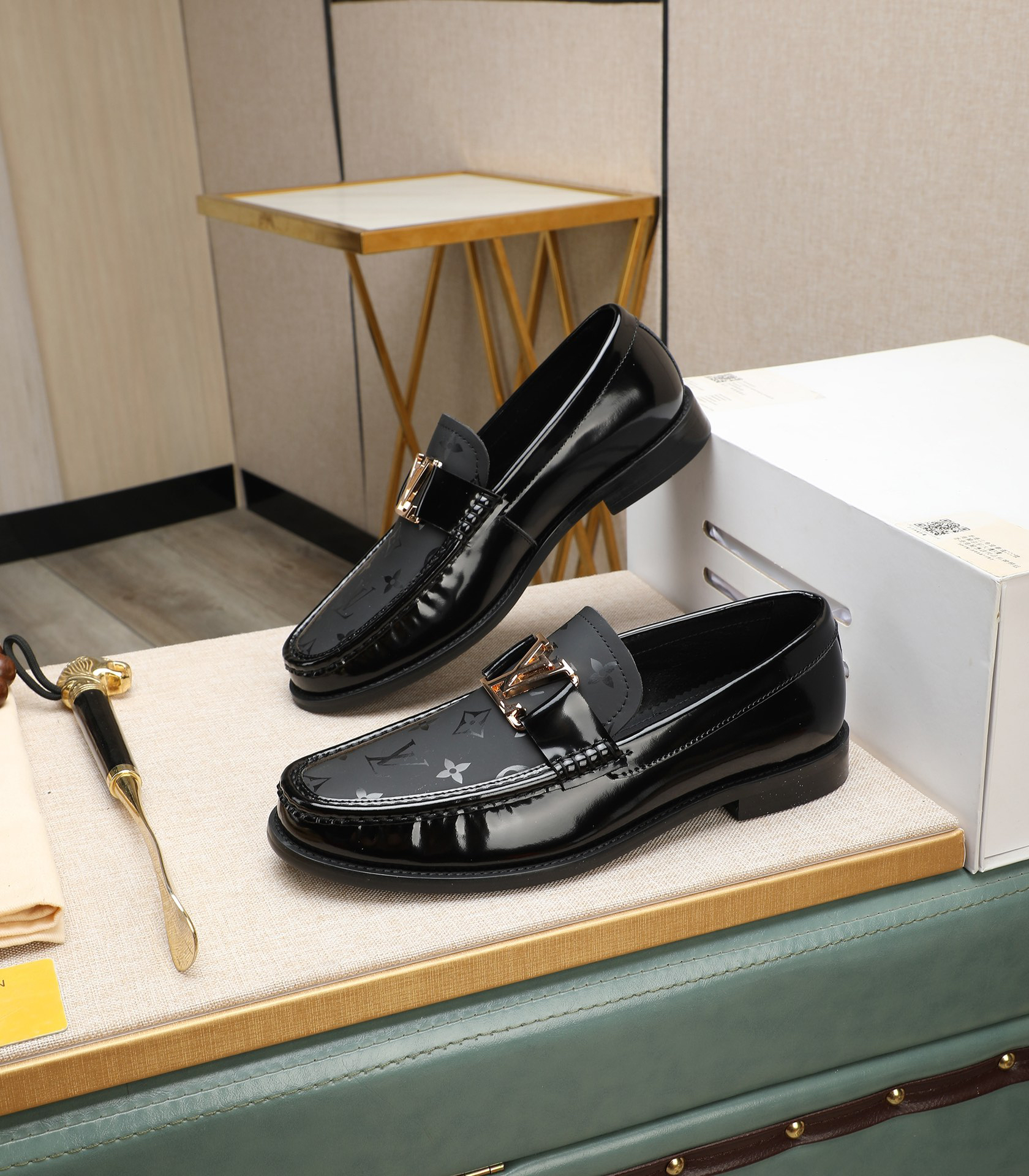 LV men's leather shoes-25